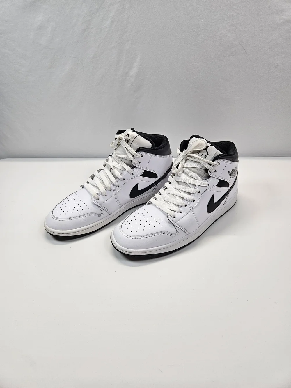 Nike Air Jordan 1 Mid White Black Reverse Panda Stormtrooper 10.5 DQ8426-132 OG